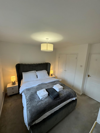 Others 5, Twickenham Hideaway in London, London