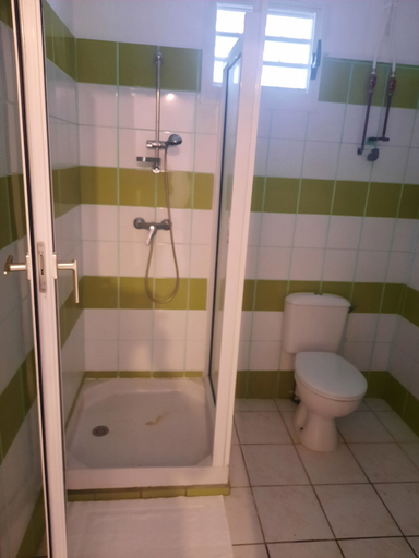 Bathroom 2, Les roses de porcelaines, Sainte-Rose
