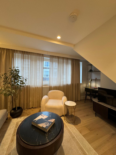 Others 5, Comfort 3 Bedroom Home in Notting Hill, London