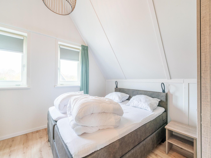 Bedroom 2, Cozy Retreat with parking, Tholen