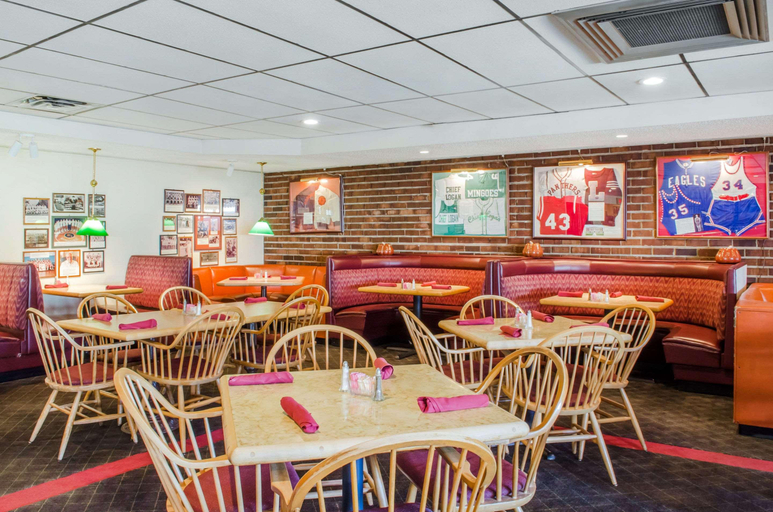 Public Area 2, Quality Inn & Suites Burnham, Mifflin