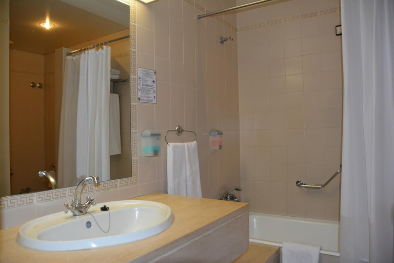 Bathroom 5, Hotel Jardim Atlantico, Calheta