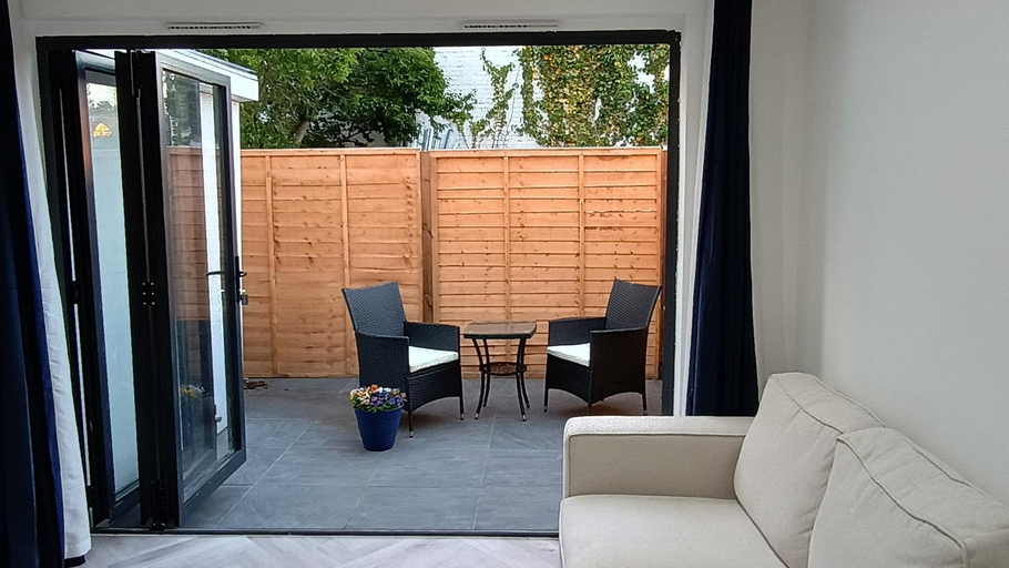Others 5, London Studios and Suites, London