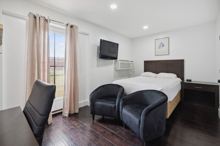 Bedroom 2, West Philly Suites, Philadelphia