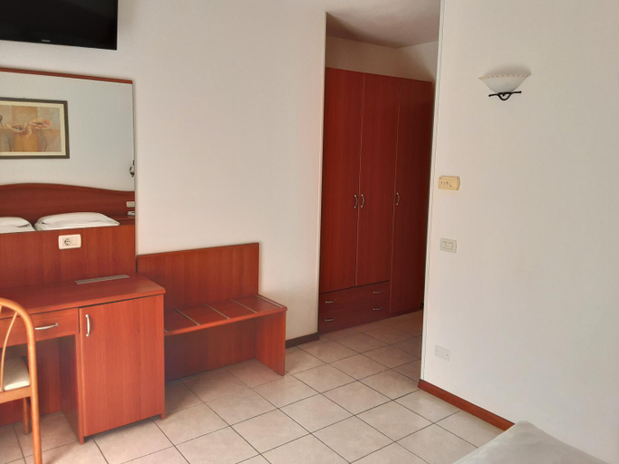 Bedroom 2, Hotel Florida, Brescia
