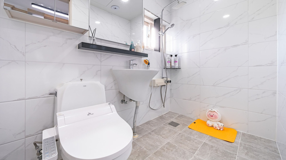Bathroom 4, Namhae Dangdangi Dog Pension Blue, Namhae