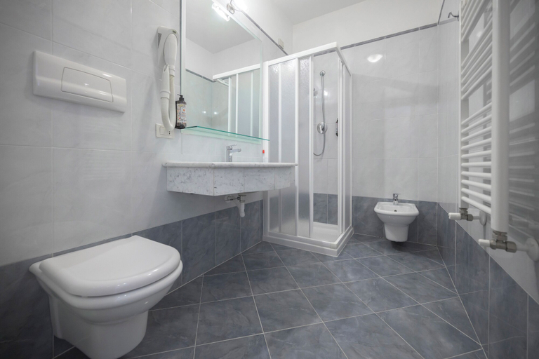Bathroom 5, Hotel Piccolo Paradiso, Brescia