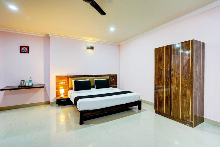 Room 4, Stylish Stays at MG Road Near Commercial Street, Bangalore