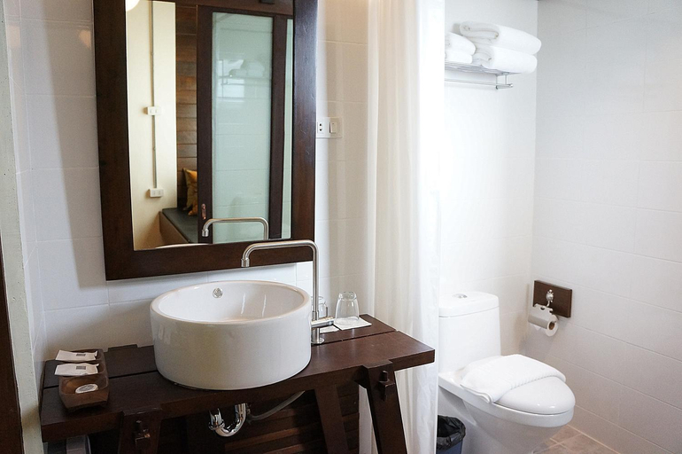Bathroom 3, Kampaeng Ngam Hotel, Muang Chiang Mai
