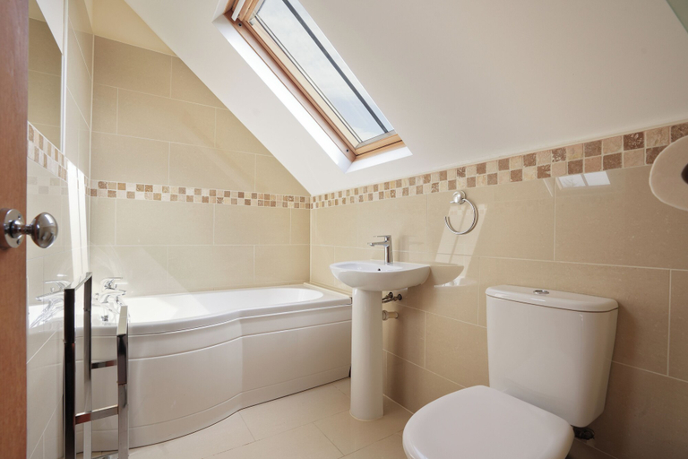 Bathroom, Holly Cottage, Devon