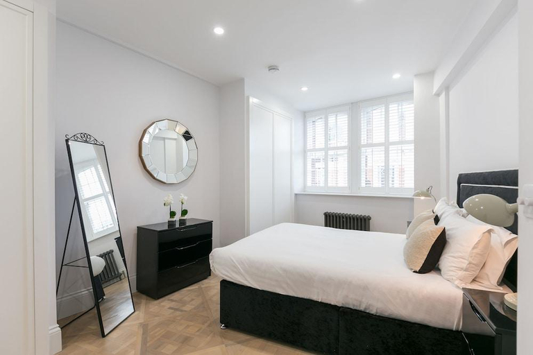 Bedroom 2, Urban Chic - Shaftesbury, London
