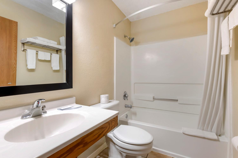 Bathroom 3, Harmony Inn, Brown