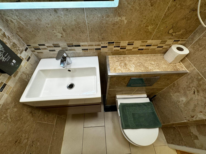 Bathroom 4, Berkley Apartments, London