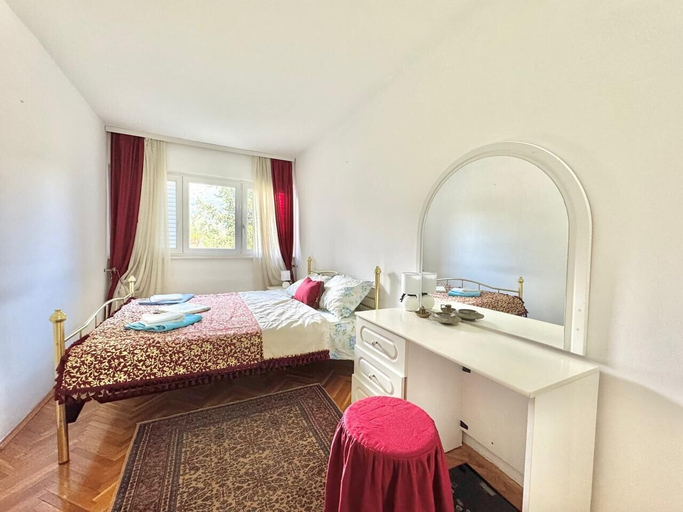 Others 2, Two Bedroom Apt near Slovenska Beach