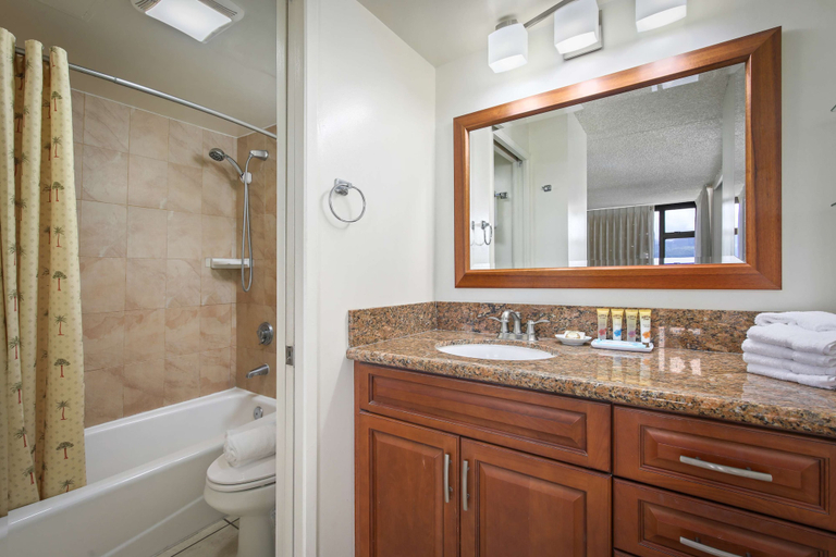 Bathroom 3, Aston at the Waikiki Banyan, Honolulu