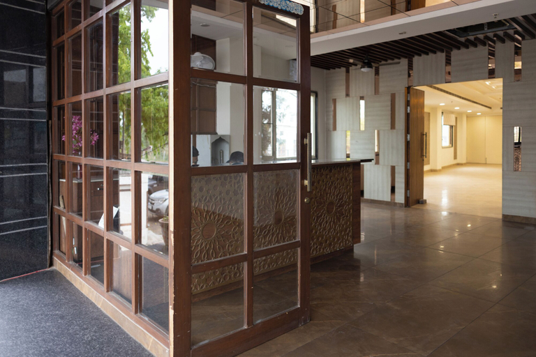 Others 5, Hotel Suburban, Sahibzada Ajit Singh Nagar