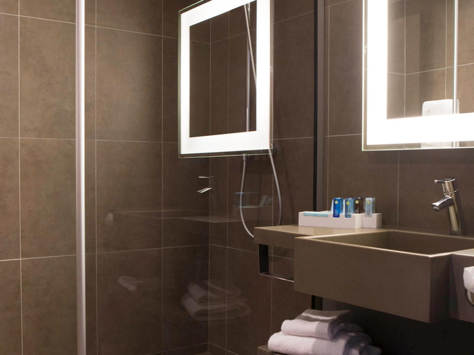 Bathroom 4, Novotel Stevenage, Hertfordshire