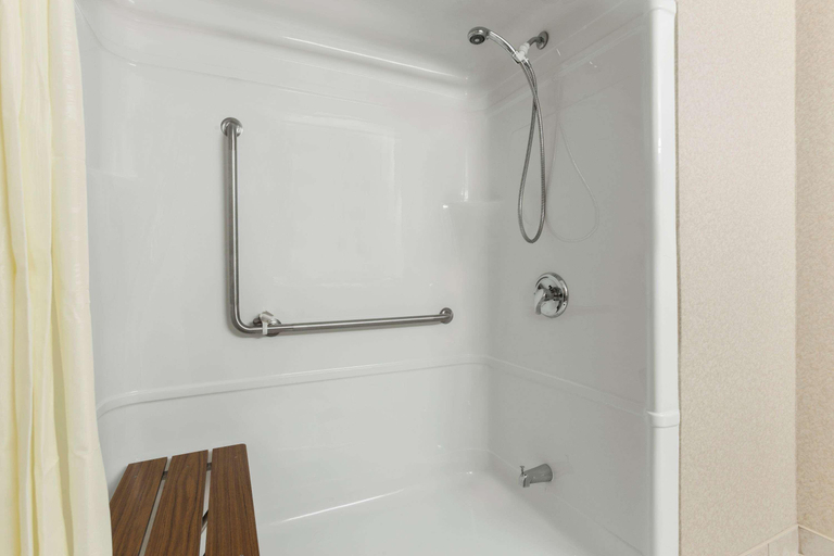 Bathroom 4, Days Inn Suites by Wyndham By the Falls, Niagara