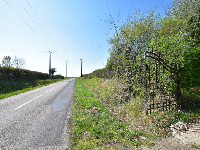 Others 5, Holiday Home in Decize near Beach, Nièvre