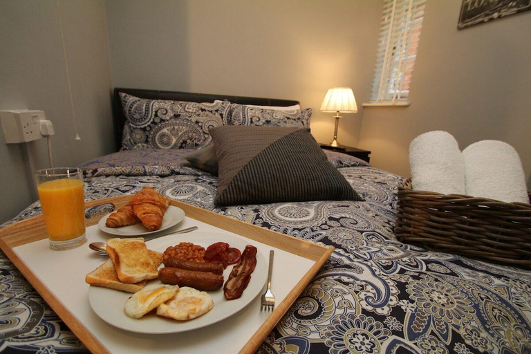 Food & Drinks, Moseley Apartments, London