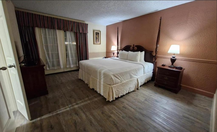 Bedroom 2, Royal Suites, East Baton Rouge