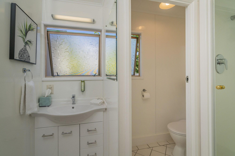 Bathroom 4, Oceans 88 Whitianga Coastal Accommodation Suites, Thames-Coromandel