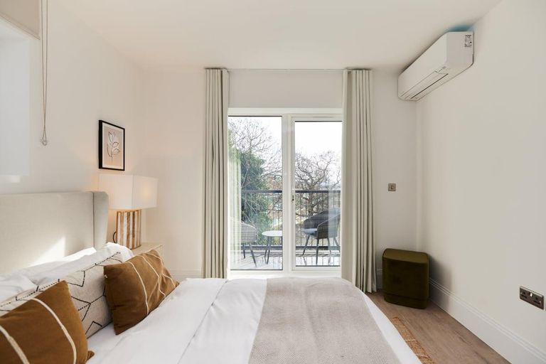 Others 4, The Wembley Park Retreat - Modern 2BDR Flat with Balcony, London