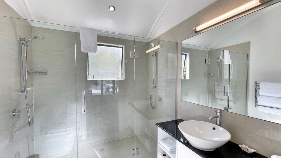Bathroom 3, The Waterfront Apartments, Queenstown-Lakes