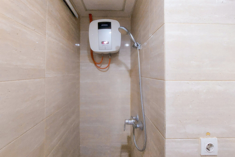 Bathroom 3, Cozy and Homey Studio Apartment at Springwood Residence Tangerang, Tangerang
