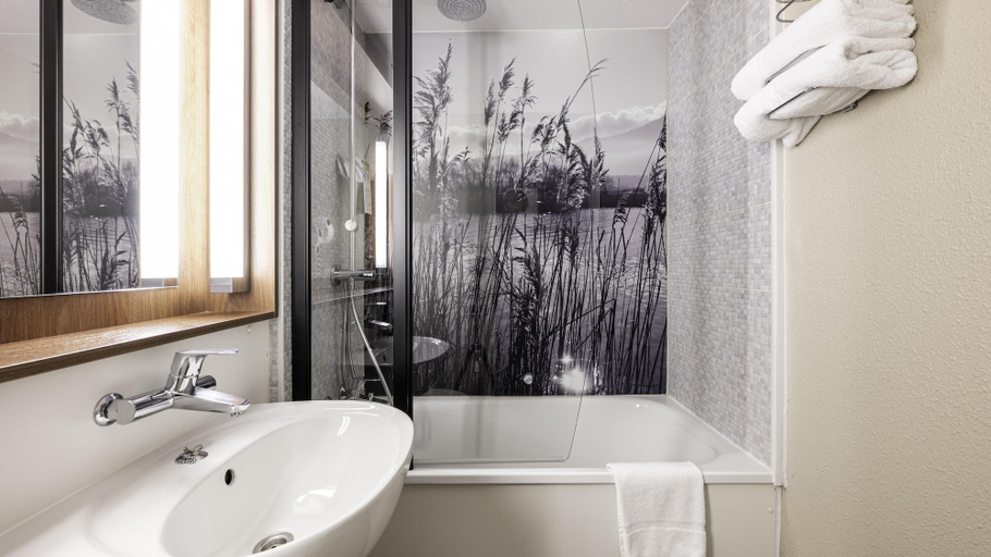 Bathroom 4, Campanile NATURE - Aix Les Bains, Savoie