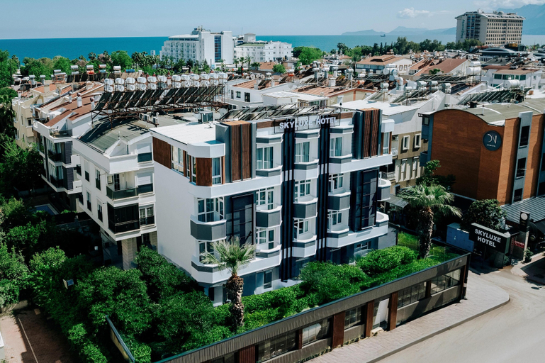 Exterior & Views