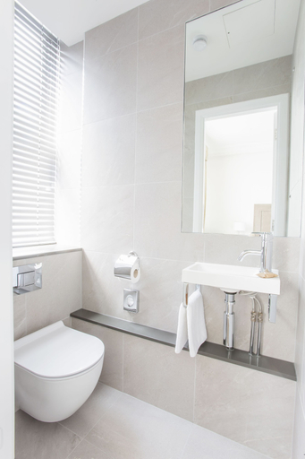 Bathroom 4, Astor Court Hotel, London