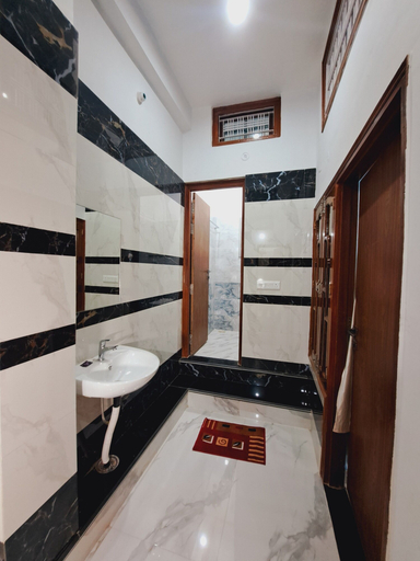 Bathroom 3, Hare Rama Palace, Faizabad