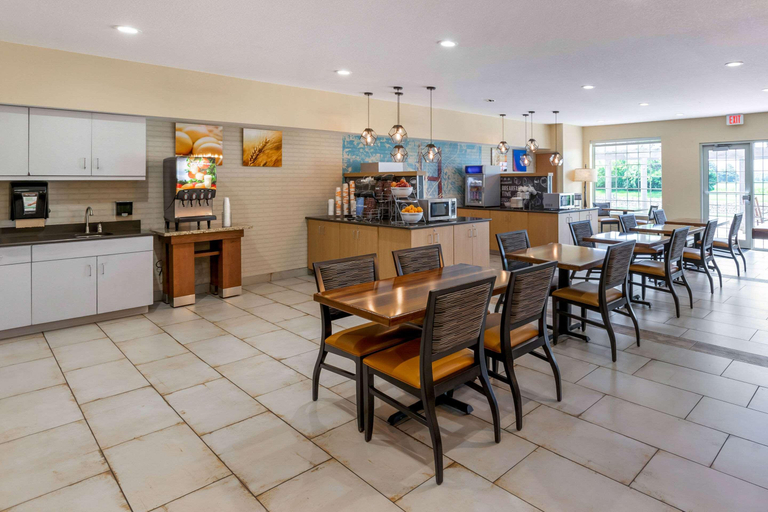 Food & Drinks 5, Comfort Suites Burlington, Des Moines