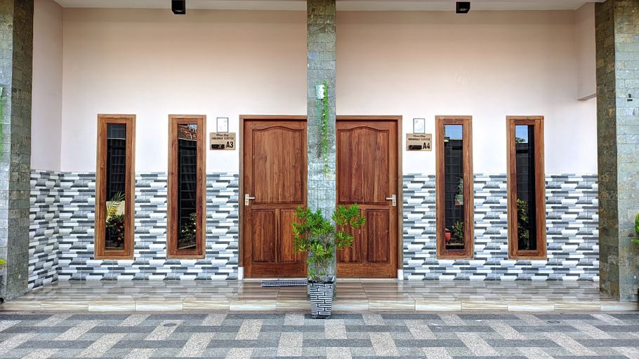 Exterior & Views 2, Sudirman Family Guest House, Tulungagung