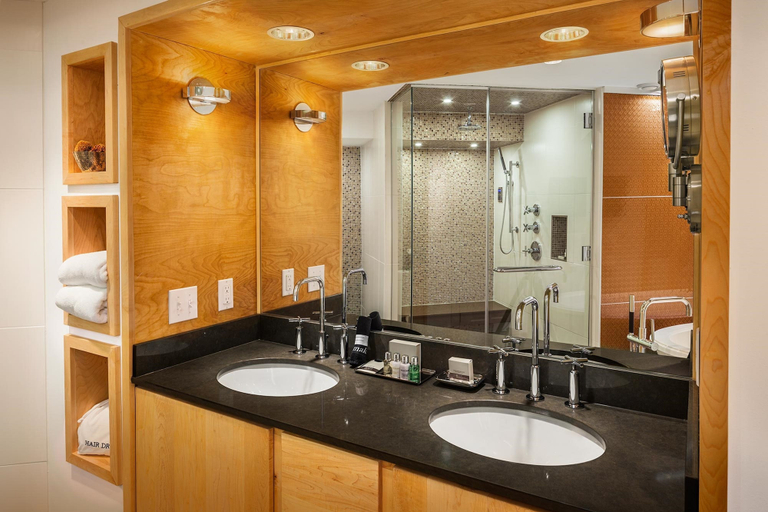 Bathroom 4, Camden Harbour Inn, Knox
