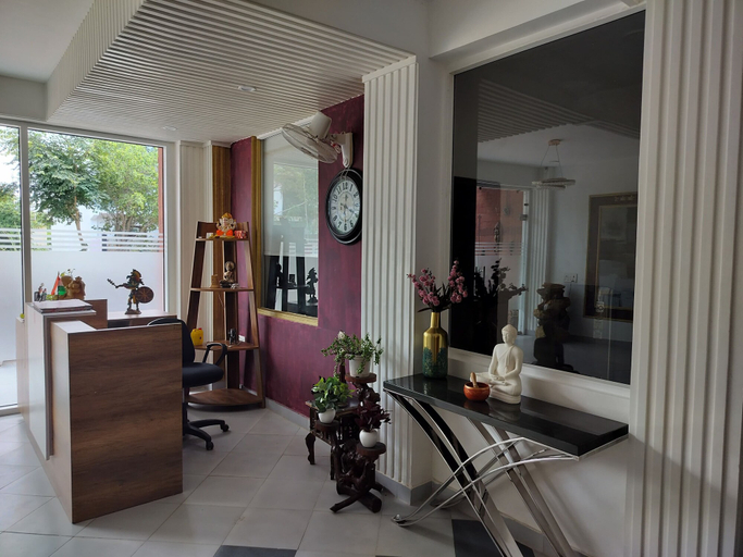 Others 5, Saffron Inn, Gautam Buddha Nagar