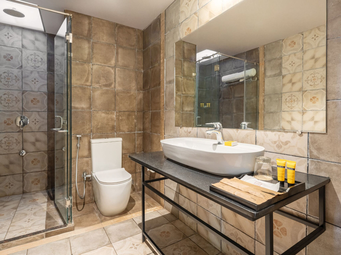 Bathroom 5, The Summer House, Pachmarhi - AM Hotel Kollection, Hoshangabad