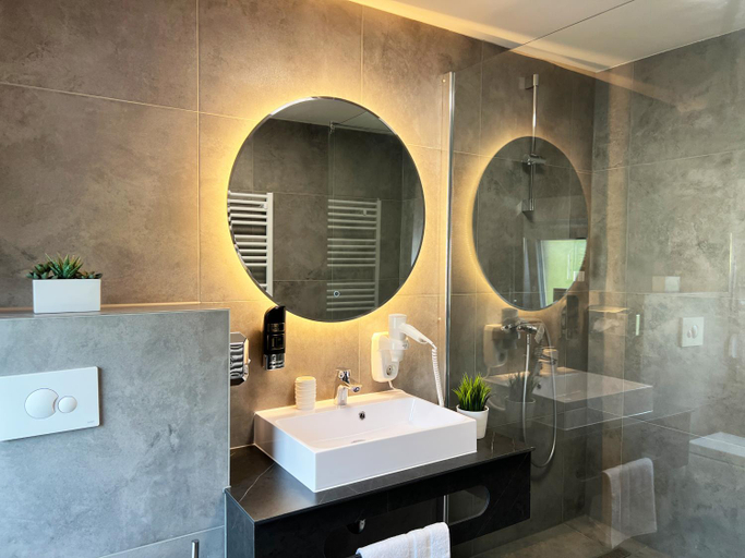 Bathroom 5, Hotel Da Toni, Heidekreis