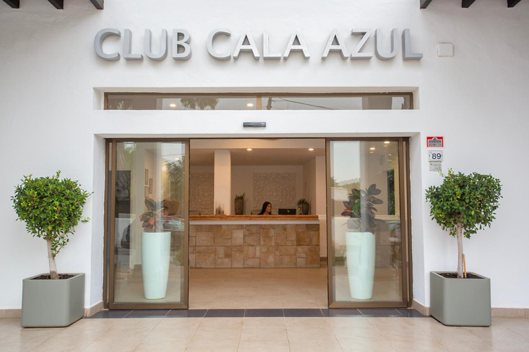 Public Area 2, Club Cala Azul, Baleares