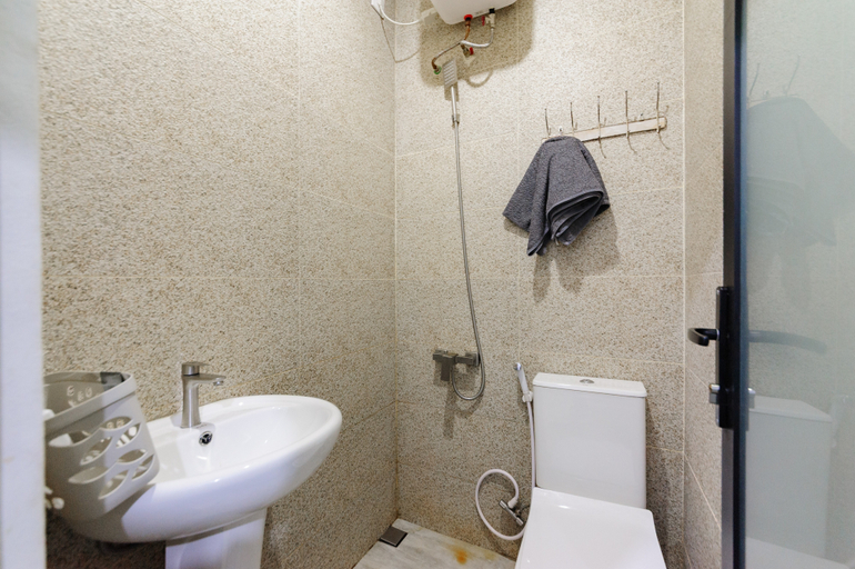 Bathroom 4, Urbanview near Mall Botania 2, Batam