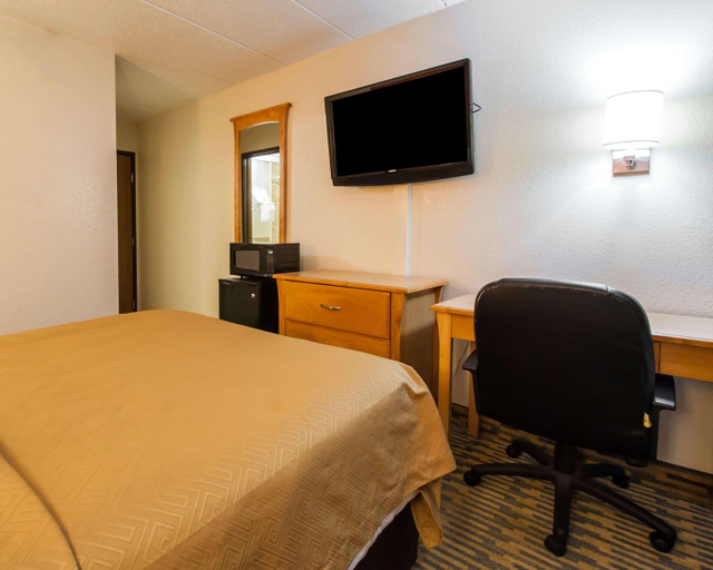 Bedroom 4, Econo Lodge Kansas City Downtown North, Kansas City