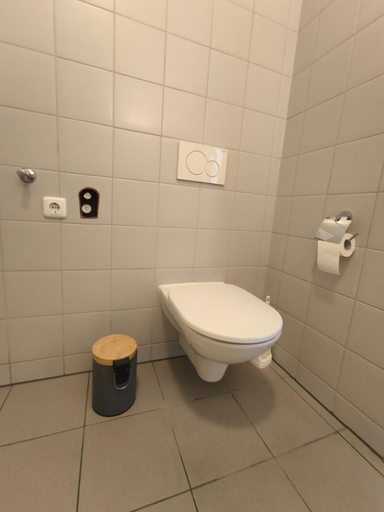 Bathroom 3, Schlafplatzl, Wels Land