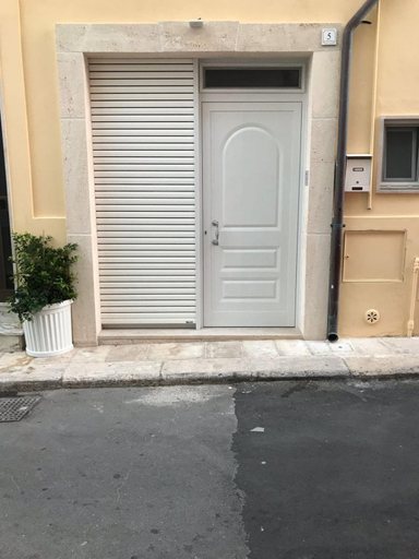 Others 1, Dimora Zi Bell, Bari