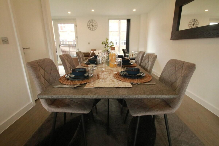 Others 3, FT6 Aldgate Apartments, London