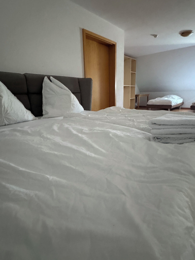 Bedroom 4, Pension Mainsommer, Bamberg