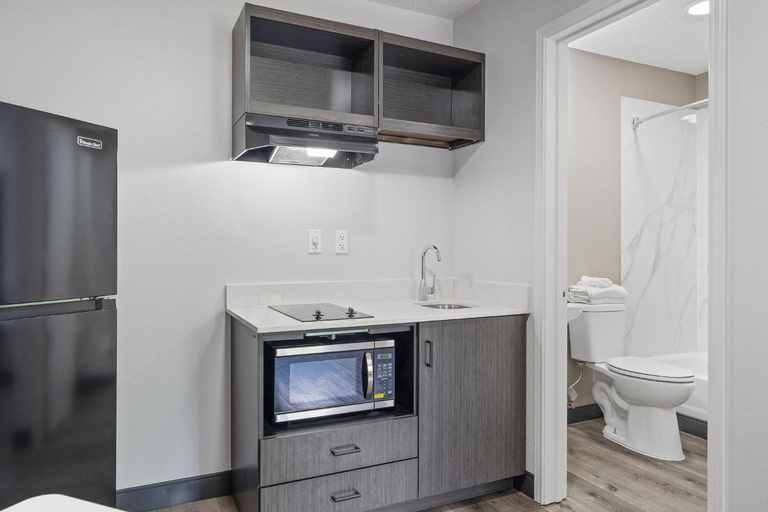 Bathroom 3, Southern Suites Pensacola Davis, Escambia