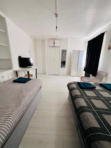 Others 5, Nest And Limited, London