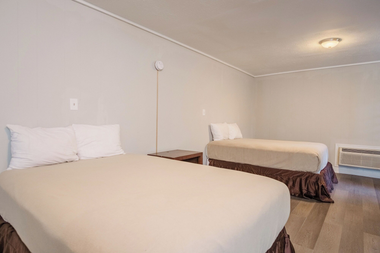 Bedroom 2, Thunderbird Motel, Chatham