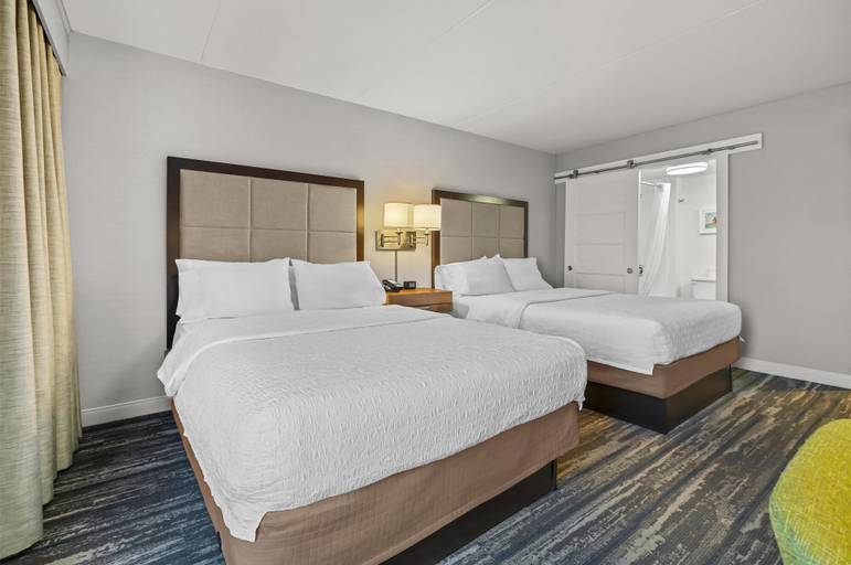 Bedroom 3, Hampton Inn Toledo-South/Maumee, Lucas